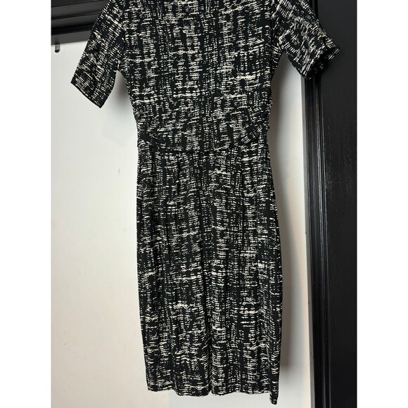 Ann Taylor Black White Stretch V-Neck Short Sleeve Empire Sheath Dress Size 00P - Picture 8 of 11